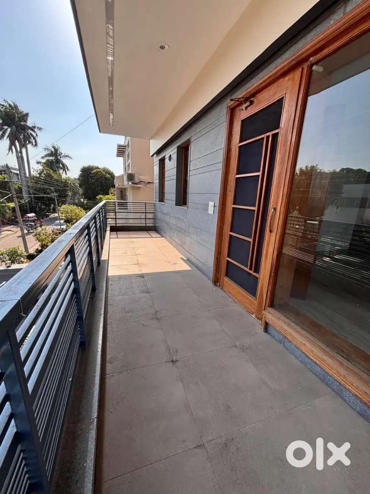Hig 3 bedrooms DD ground floor corner for sale in sector 42 c