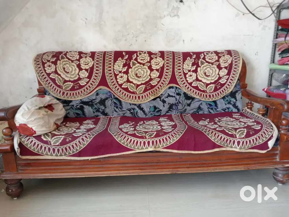 Hagna sofa old condition and 1 Mota Sa phone banana sofa