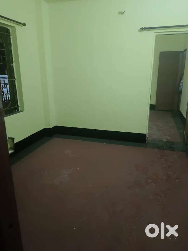 2 bhk flat for rent in azadgarh bazar area metro 10 mint away