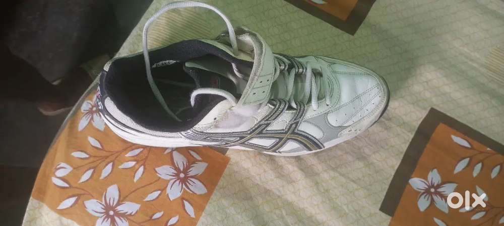 Asics spikes cricket shoes
