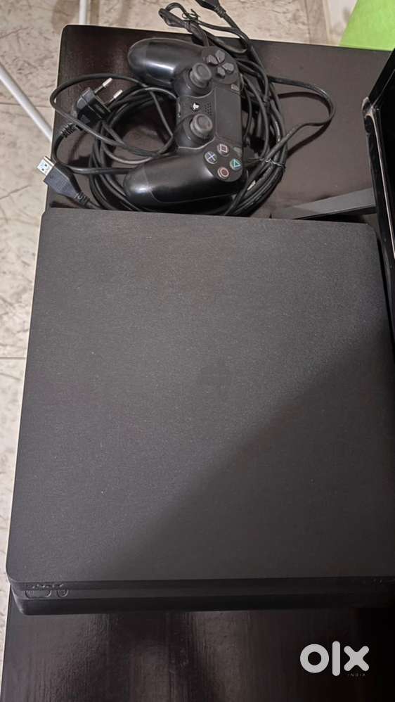 PS4 500 GB with controller good condition