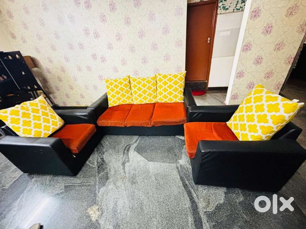 Second hand 5 seater sofa for sale. Move out sale