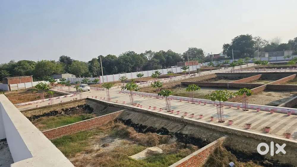 सुल्तानपुर रोड पर अमूल दूध डेयरी से कुछ ही दूरी पर प्लॉट खरीदे