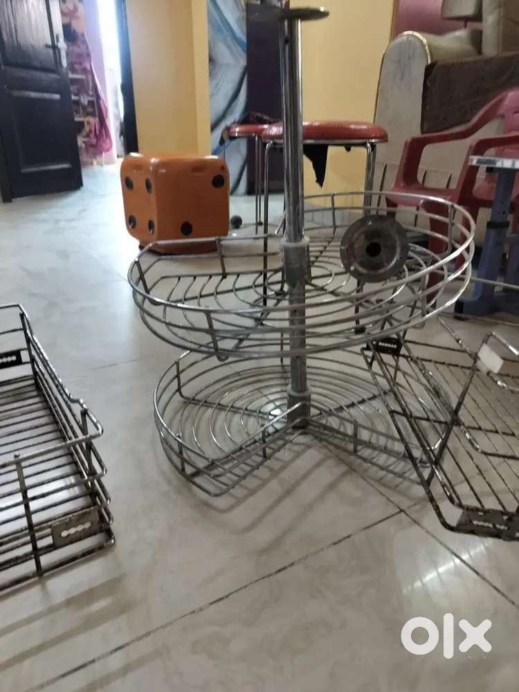 Carousel (corner basket) and 2 baskets