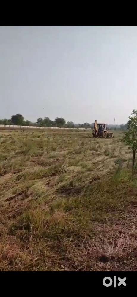 Roungta clg se 200 meter ki duri par diverted plot uplabdh hai