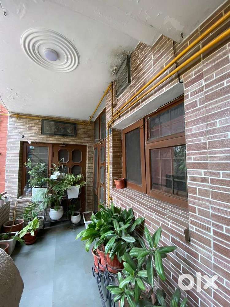 CAT B 3bhk Ground floor Society Sec 49