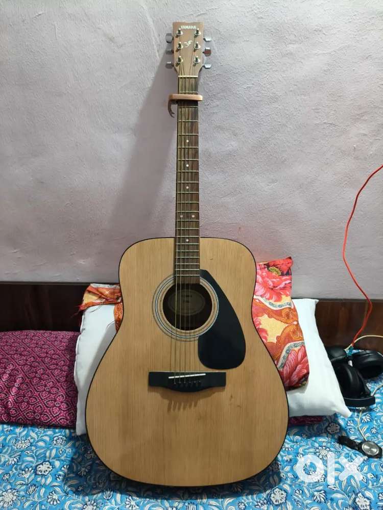 Yamaha F280 Acoustic Guitar