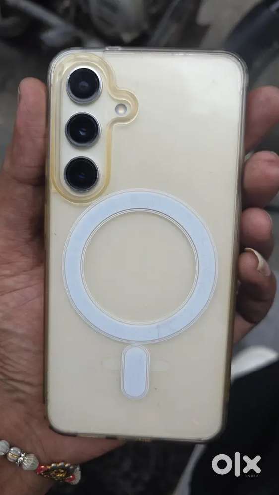 Samsung S24 bilkul saaf peya