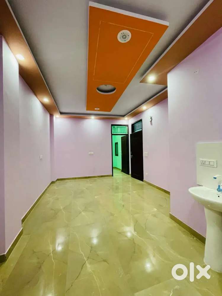 Required female flatmate in 1 room
