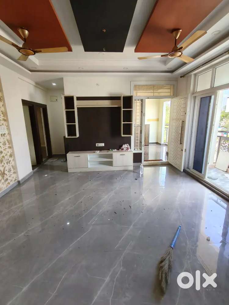 Builder floor apartment 3 bhk semi furnished flat for rent in Lr bande