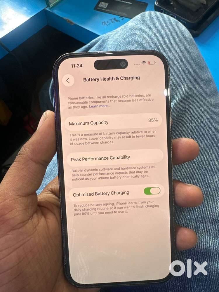 I phone 14 pro 128gb with 85% battery health single hand use