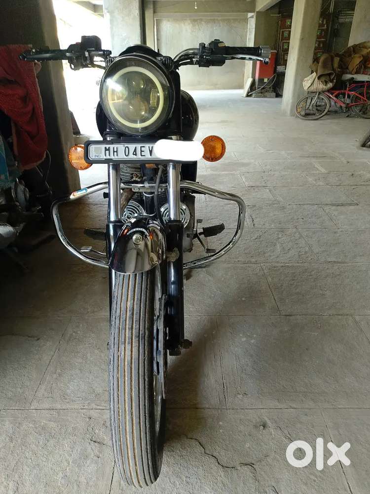 Royal Enfield electra 350 good condition self start ka kaam hai.