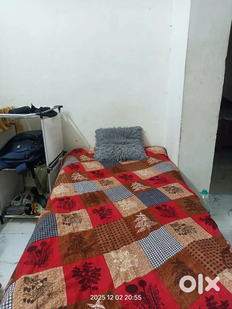 Room req. -1 per 4k incl wifi ;bed ; kitchen utensils only rent adva