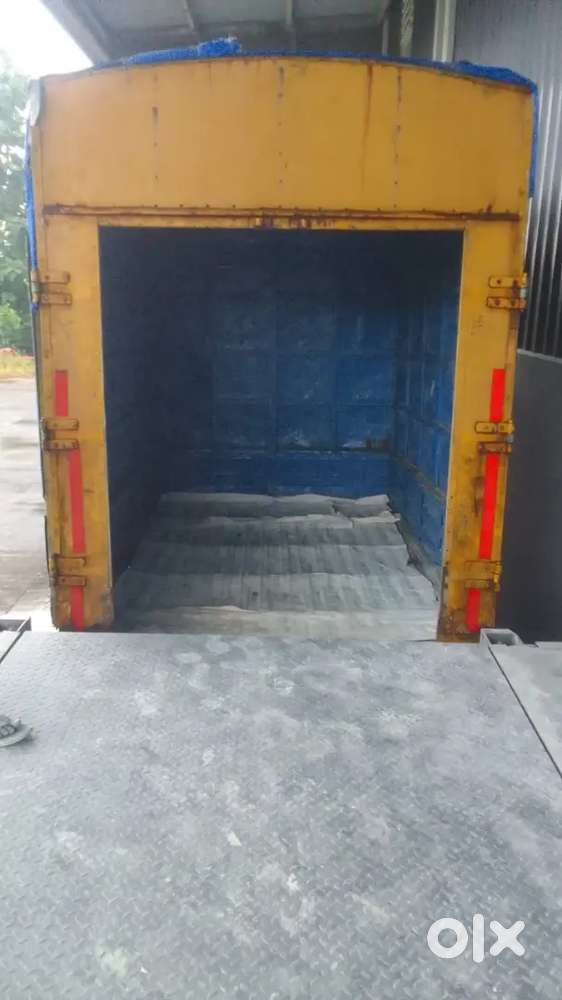Container body 407