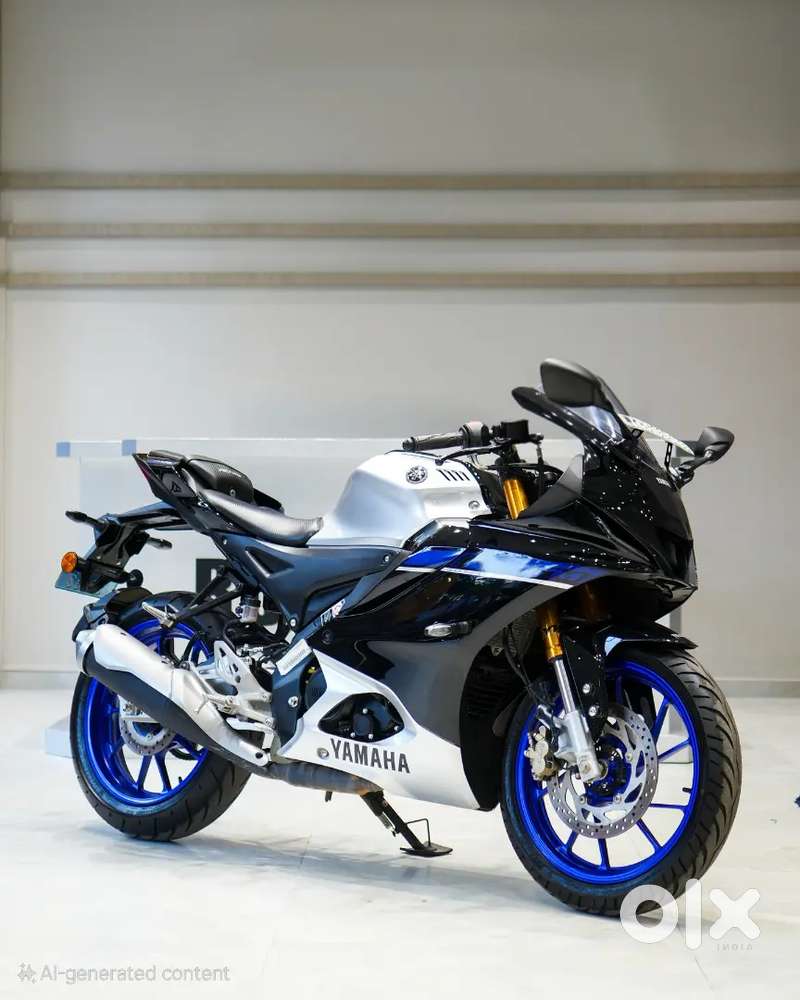 Yamaha R15 V4 2024 Model – Silver & Black Edition