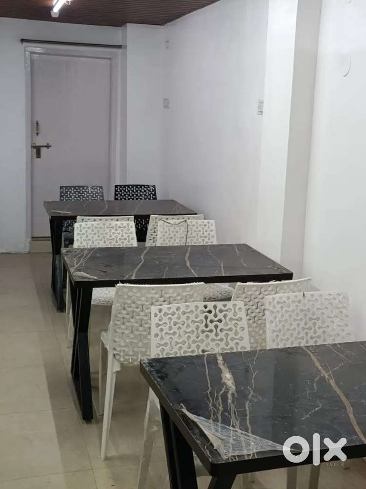 ऑल राउंडर्स सेफ एवं हेल्पर चाहिए भाटापारा में