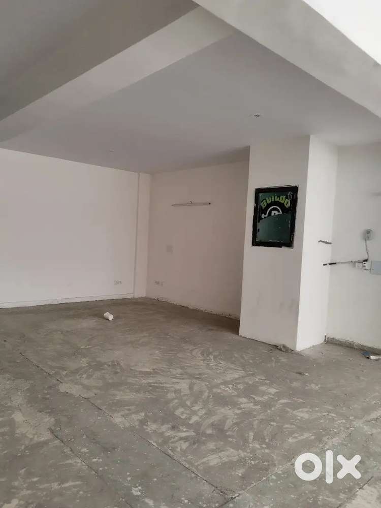 200 gaj main road shop in uttam nagar 1.2 lakh monthly rent