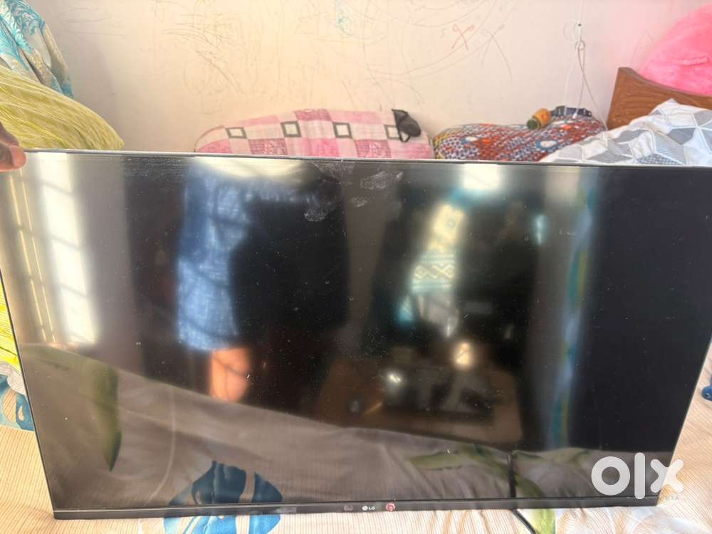 Lg smart AI TV 32 inces with Free channels under warranty