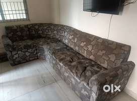 5 seater sofa+1 old dressing table