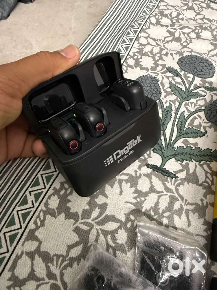 Digitek DWM-102 Dual Wireless Mic for Mobile & DSLR