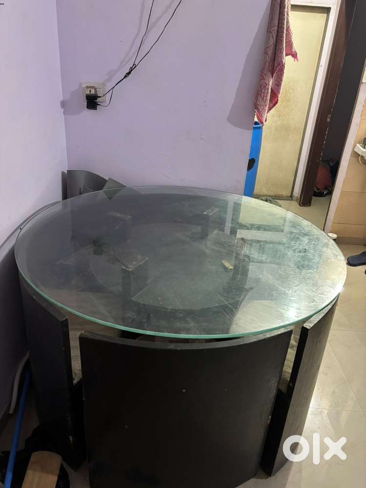 6 Seater Round Dining Table