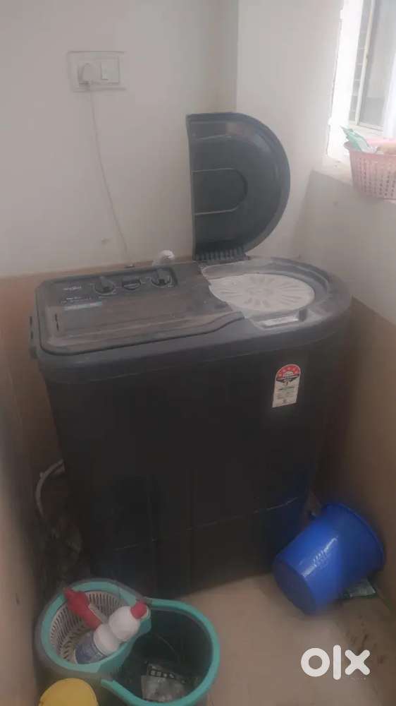 Whirlpool semi automatic washing machine