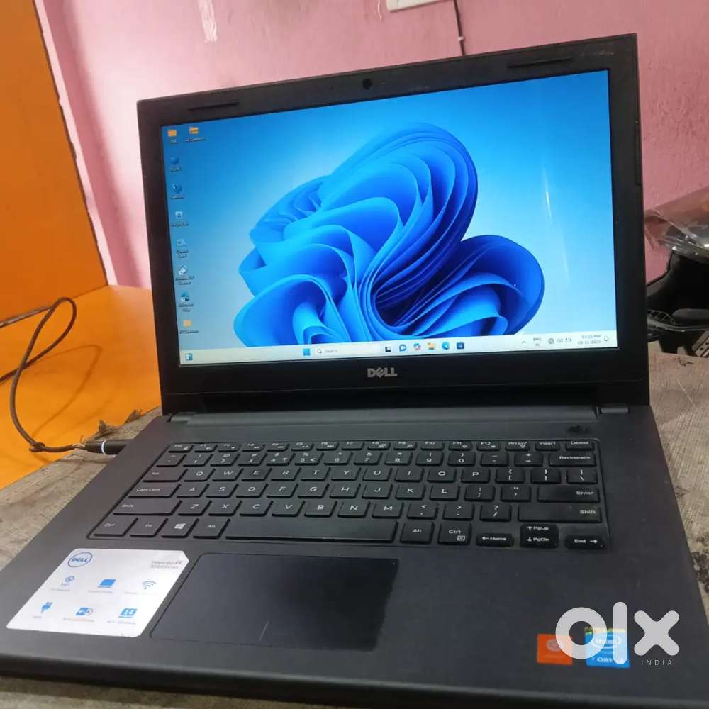 i3. Ram 4. Janarasan 4.  256 gb ssd. Dell company.