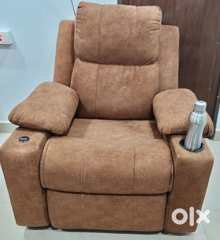 Power Operated Recliner – Excellent Condition