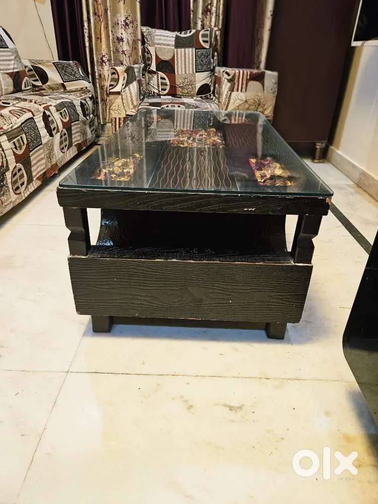 Full Size Central/Coffee Table with glass on Top at Nawada Uttam Nagar