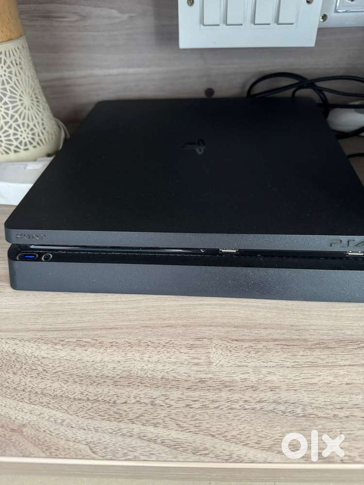 PS4 with 2 controllers