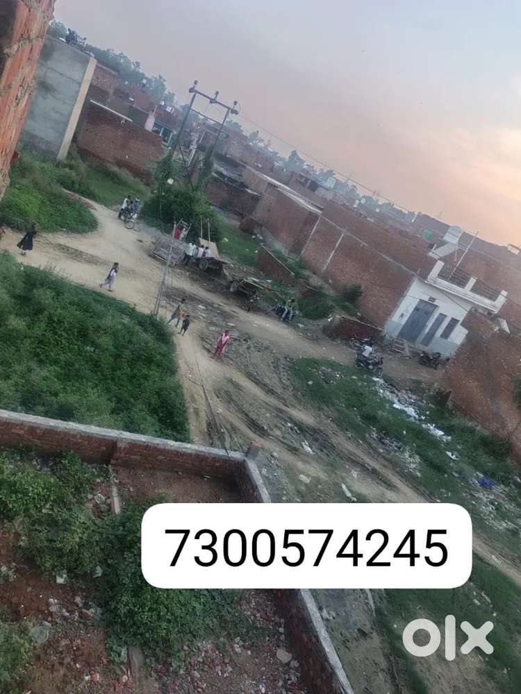 Dual frunt masjid ke pass main chowk