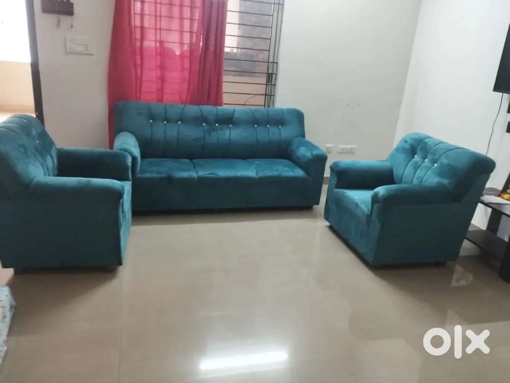 New lilacs brand new furniture 5 seater