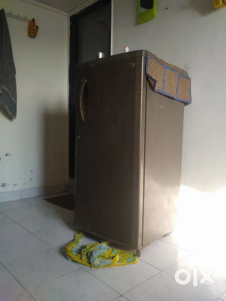 LG fridge 5 year use chalu condition 170 L