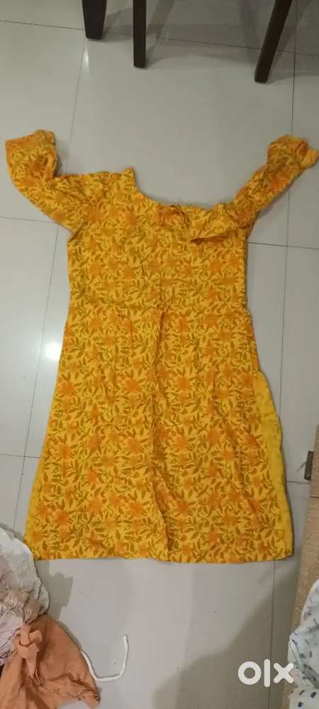 Old used cloths, saree, pants salwar