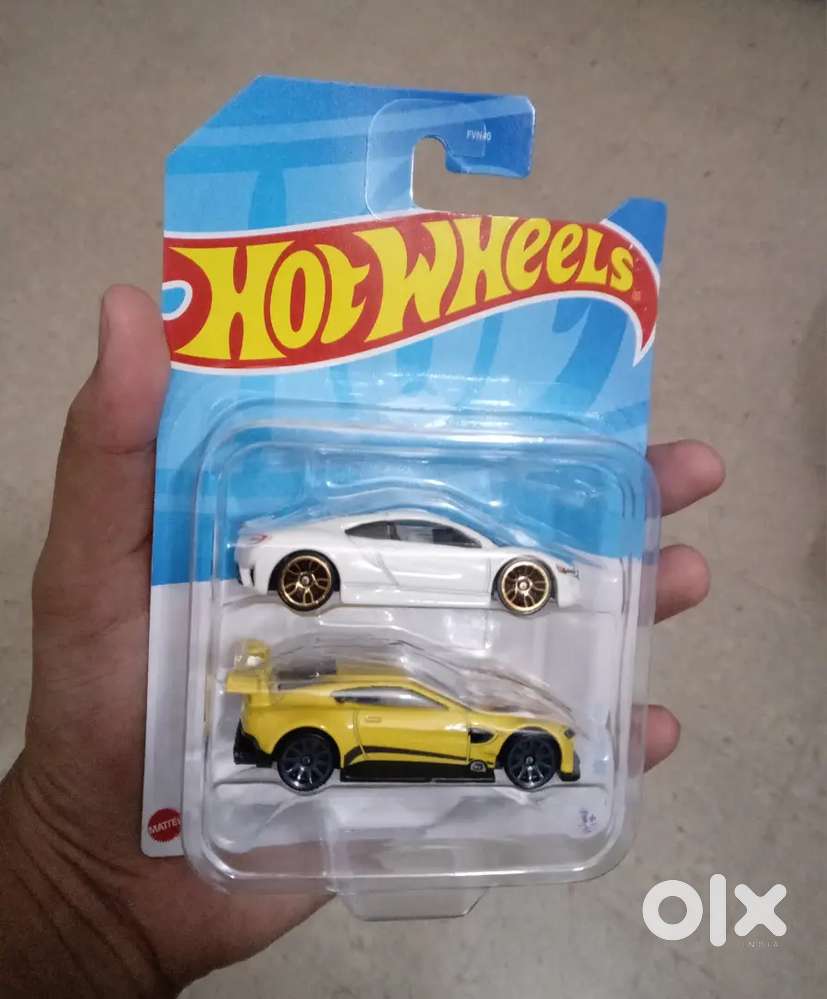 HOTWHEELS PACK OF 2 MOTOR SHOW HOT WHEELS TOY CARS DIECAST CAR