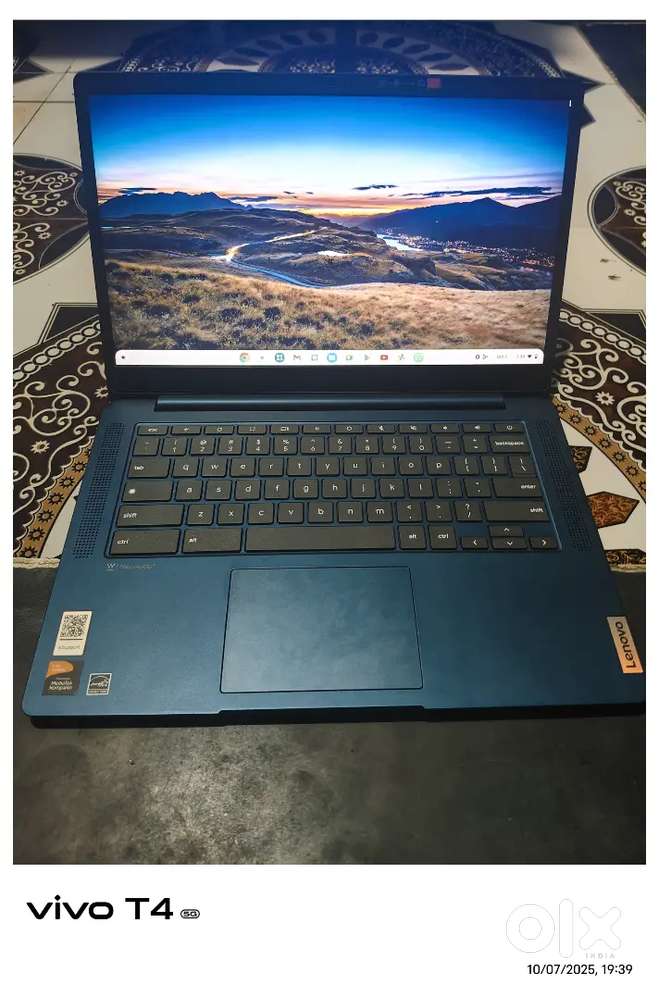 Lenovo Chromebook AMD (8GB RAM 128GB SSD)