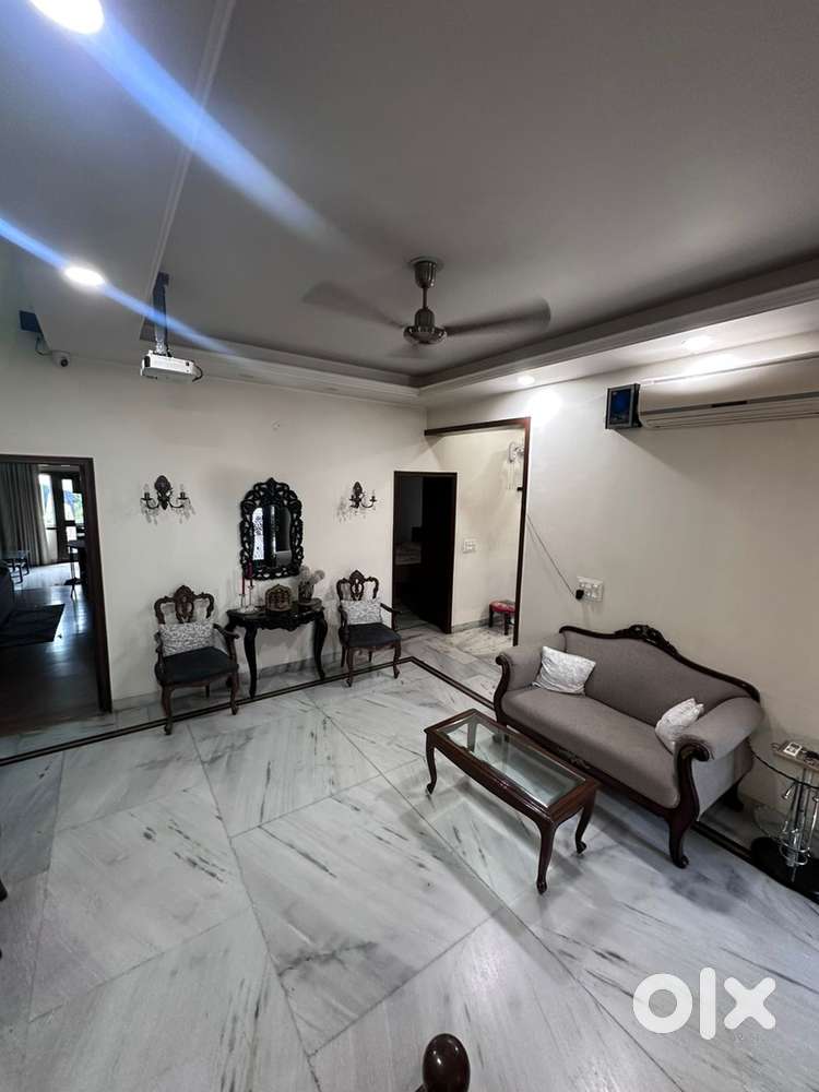 10 marla facing park house in sector -33 chandigarh