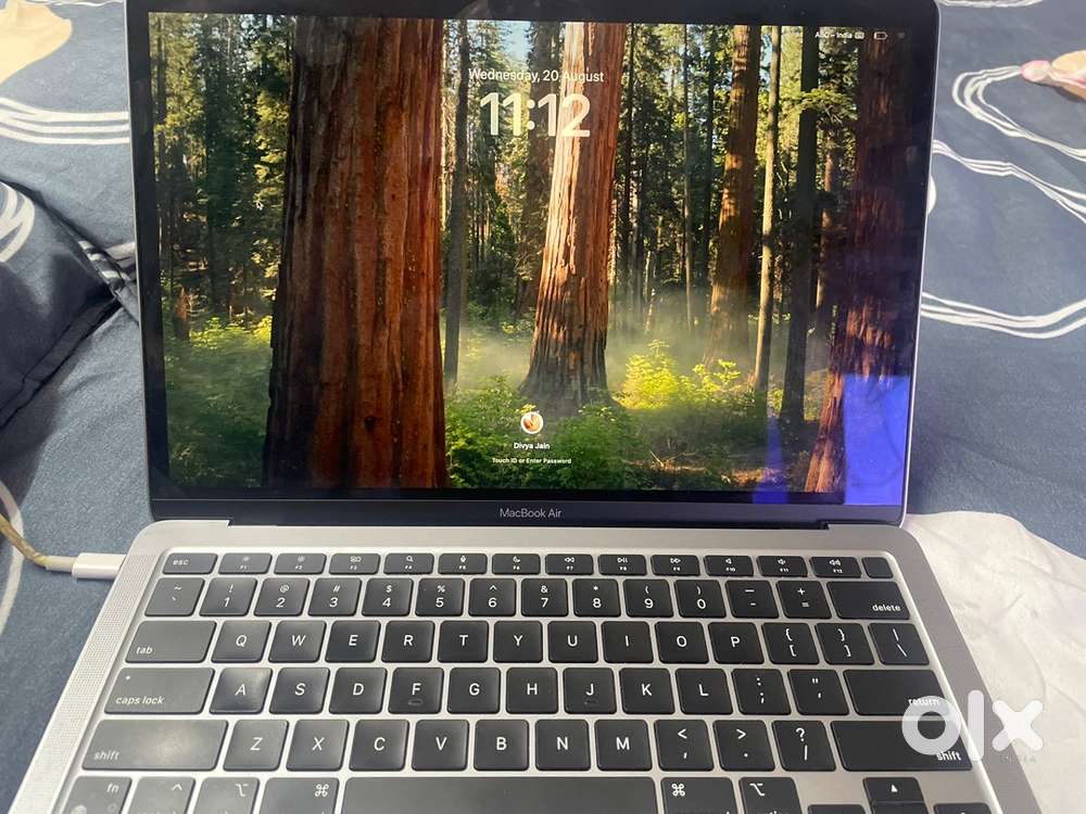 M2 chip, well maintained Macbook Air 2022 (A2337) Model