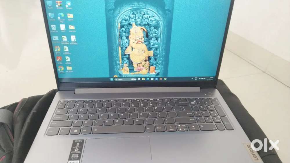 Emergency selling kar na hai laptop 6 months use only lenovo