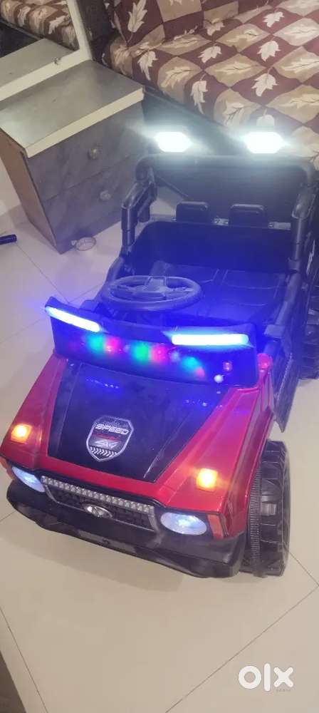 ગાડી નવી છે બાળક માટે મ્યુઝિક અને બ્લુટુથ અને  ચાર્જિંગ વાળી છે