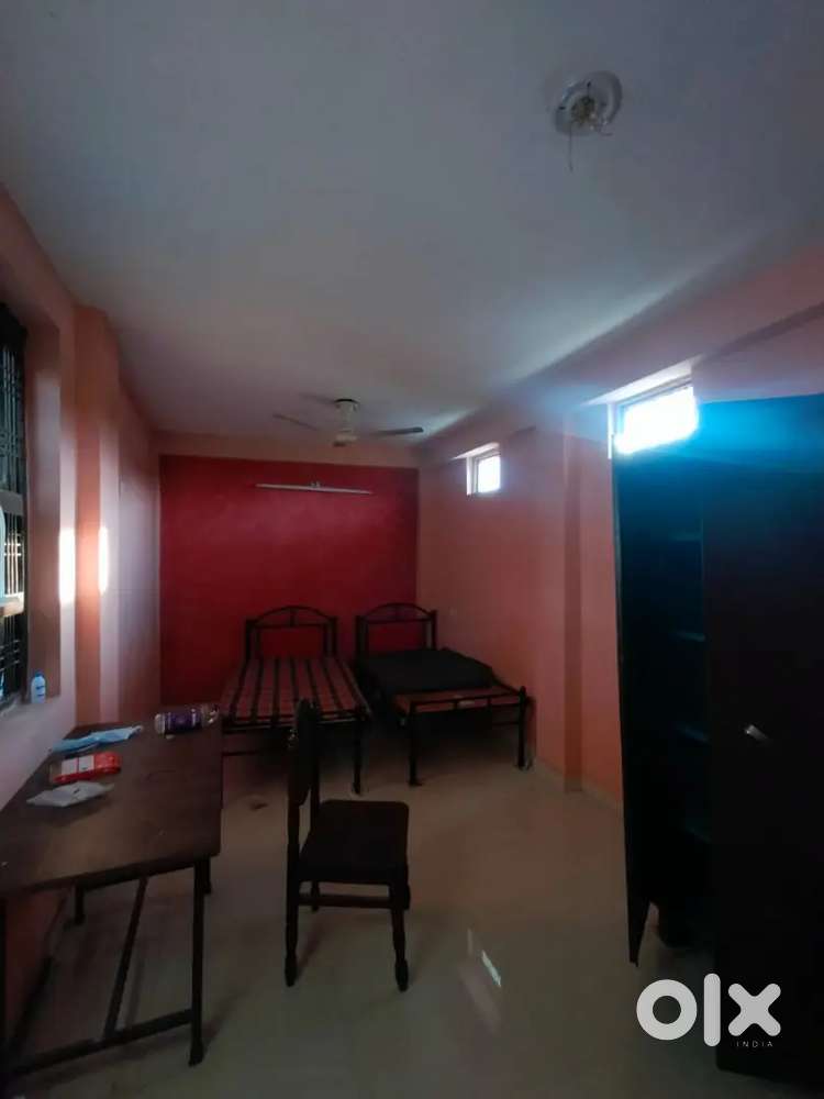 Only Girl flatmate partner