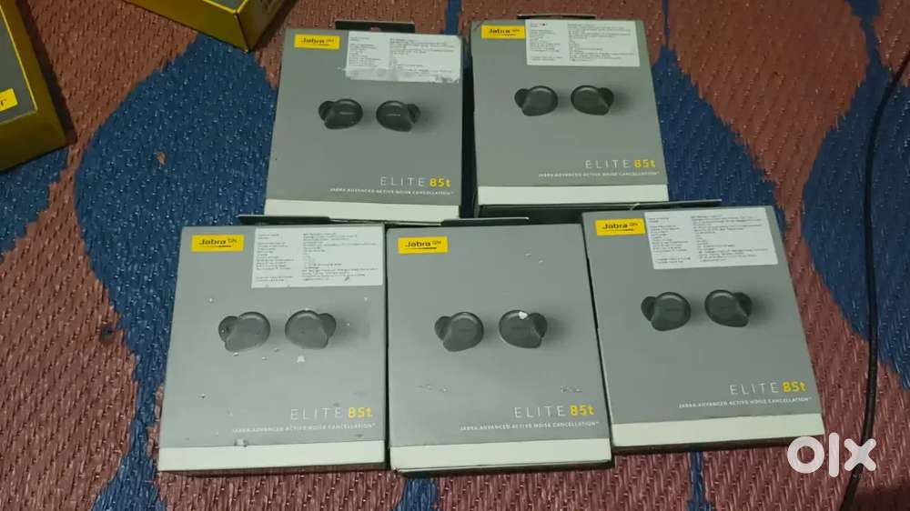 Jabra elite 85t, 75t, active 75t earbuds opened box, all accessories