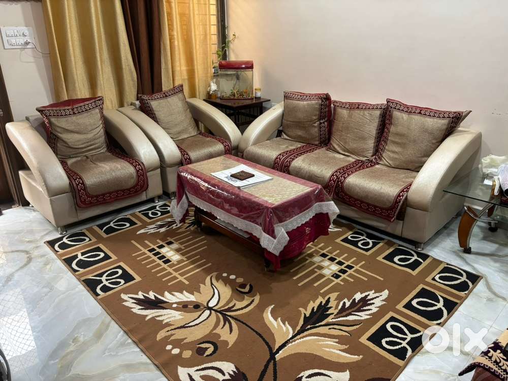 3+1+1 Premium Sofa Set in Excellent Condition