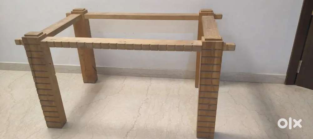 Dinning table structure (sagwan wood)