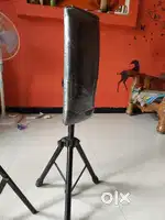 1 year old wireless tattoo machine with ring light and arm rest