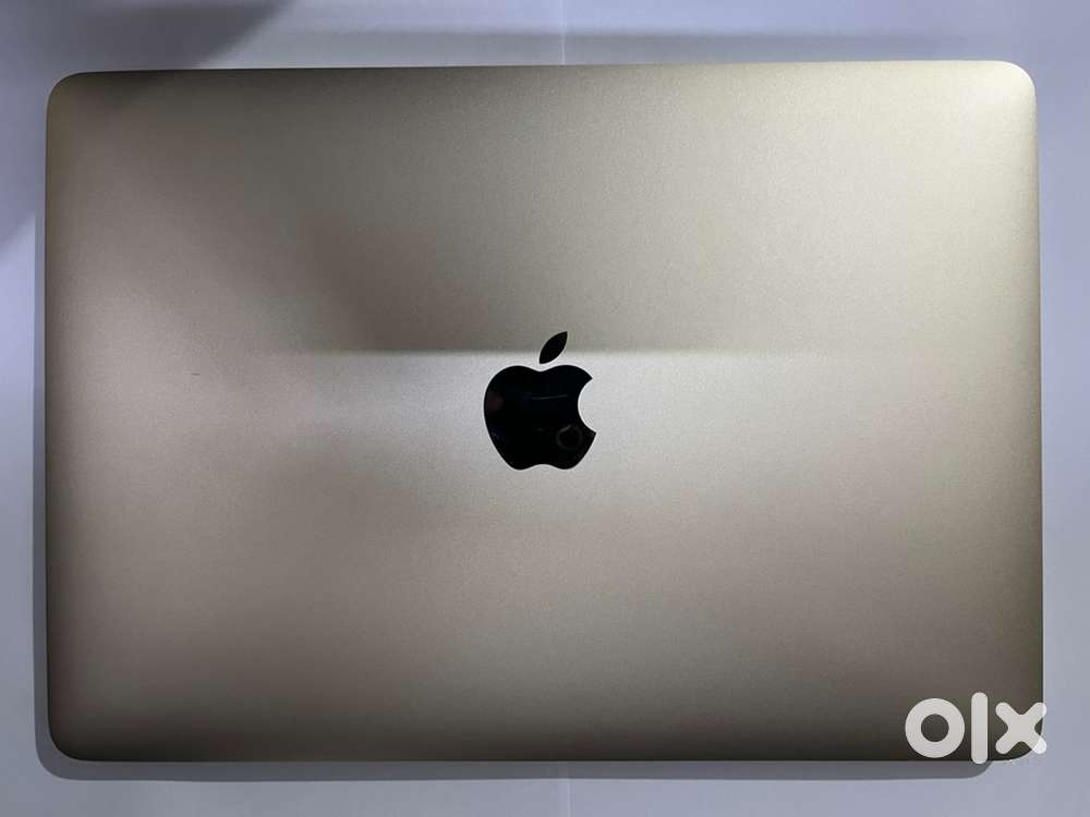 Macbook Retina 2015, PSP 3000, DS4 Controller, PS4 Games