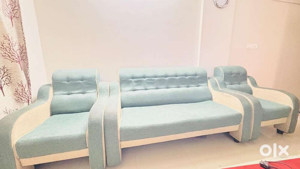 Sparingly used sofa (3+1+1) on sale