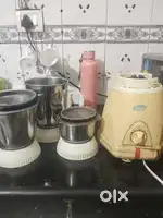 Mixer with three jars