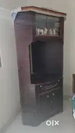 Tv and showcase corner