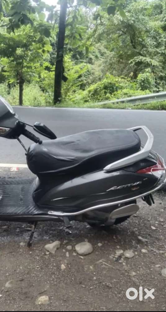 Selling                 scooty